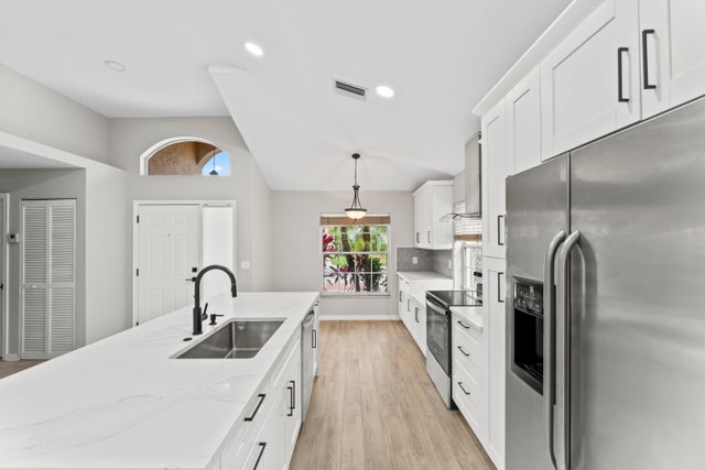 2 of 34 - 2022 Bonisle Circle, Riviera Beach, FL