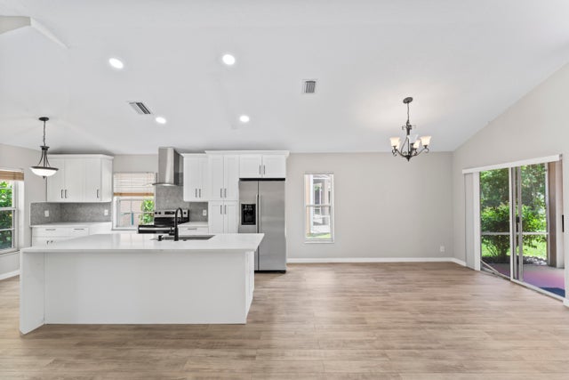 3 of 34 - 2022 Bonisle Circle, Riviera Beach, FL