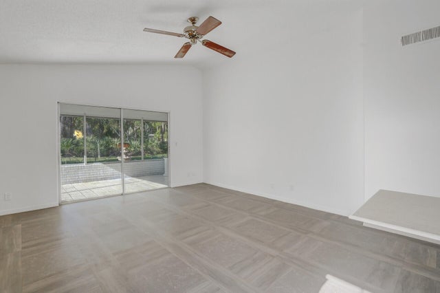 4 of 17 - 5740 Dewberry Way, West Palm Beach, FL