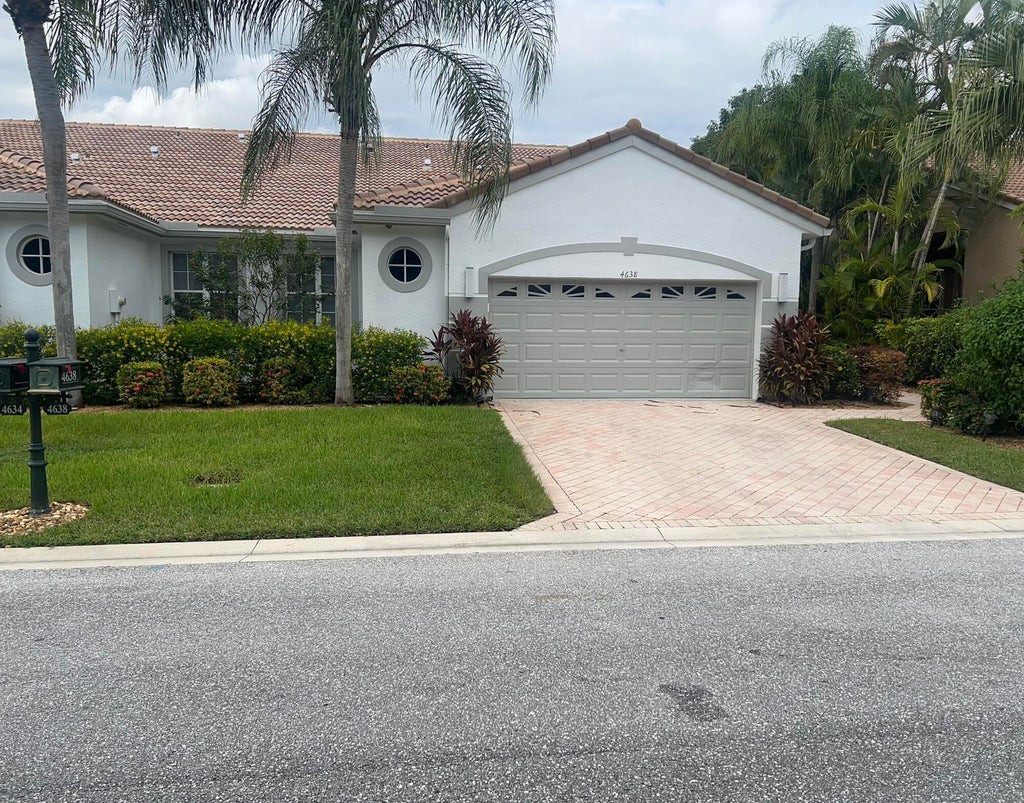 4638 Carlton Golf Dr, Lake Worth