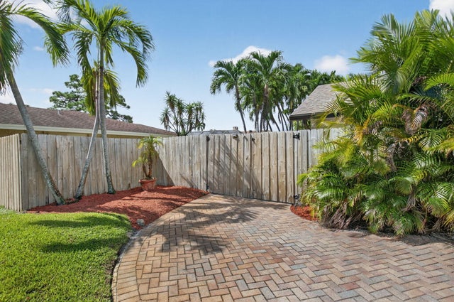 4 of 70 - 17705 Maplewood Drive, Boca Raton, FL