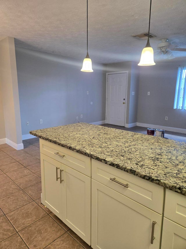 3 of 5 - 253 Sw Starflower Avenue, Port Saint Lucie, FL