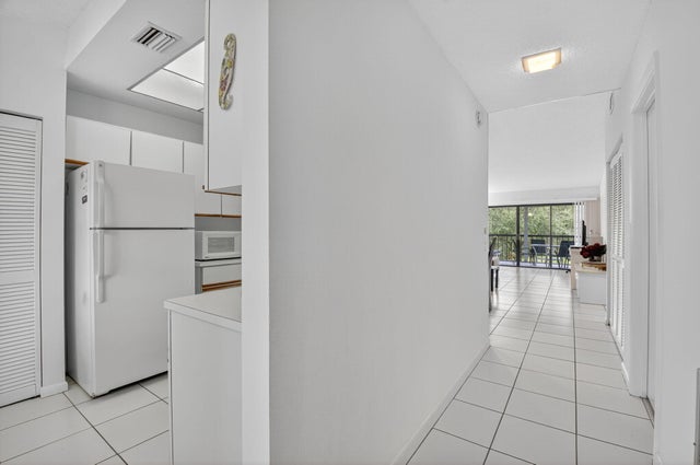 4 of 28 - 5055 Oak Hill Lane #222, Delray Beach, FL