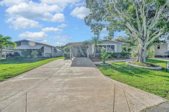 2 of 33 - 2967 Fiddlewood Circle, Port Saint Lucie, FL