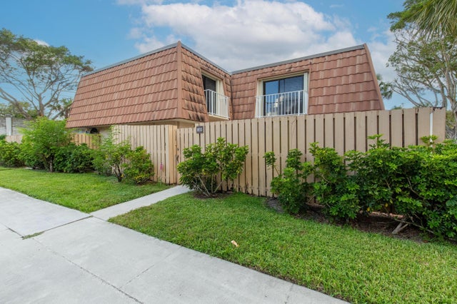 855 Blue Ridge Cir #855, West Palm Beach