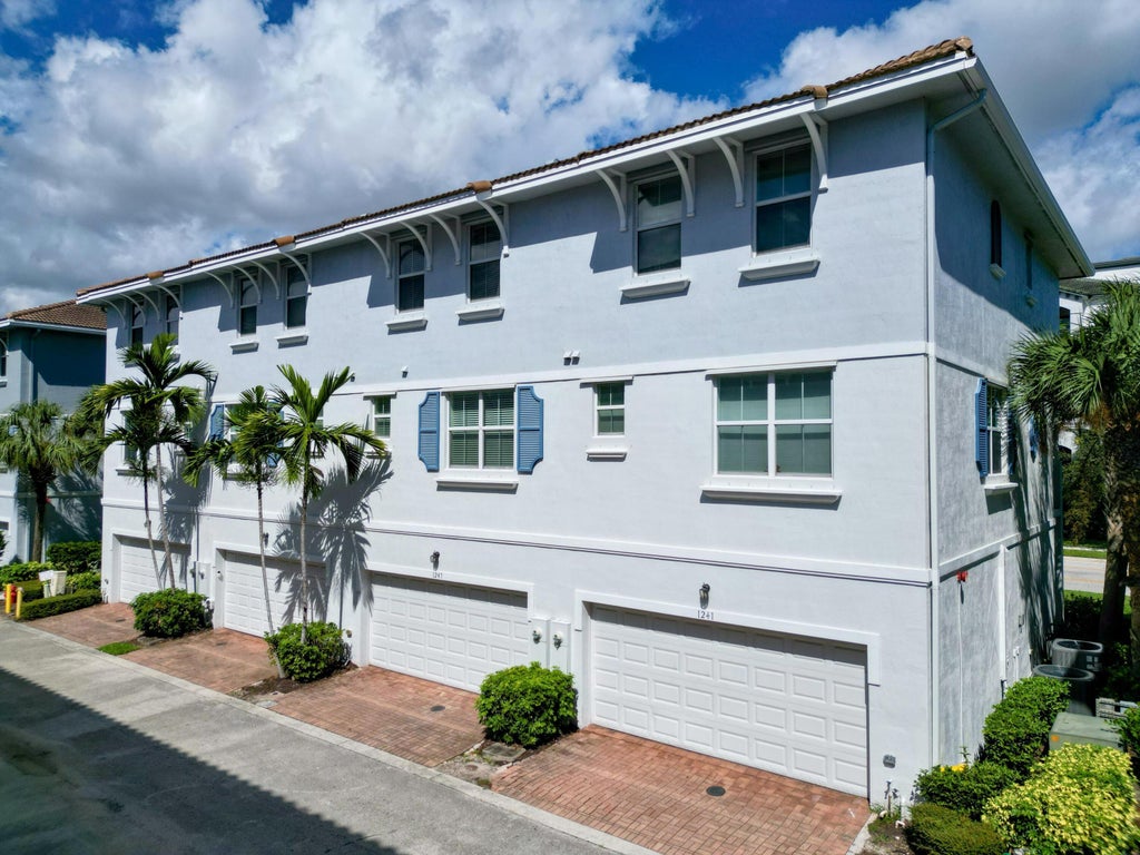 1247 Via De Fossi, Boynton Beach