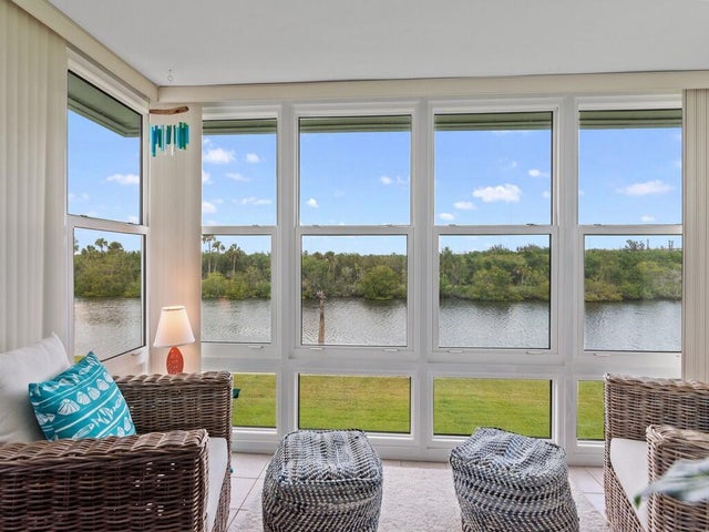 1 of 28 - 2800 Indian River Boulevard #f8, Vero Beach, FL