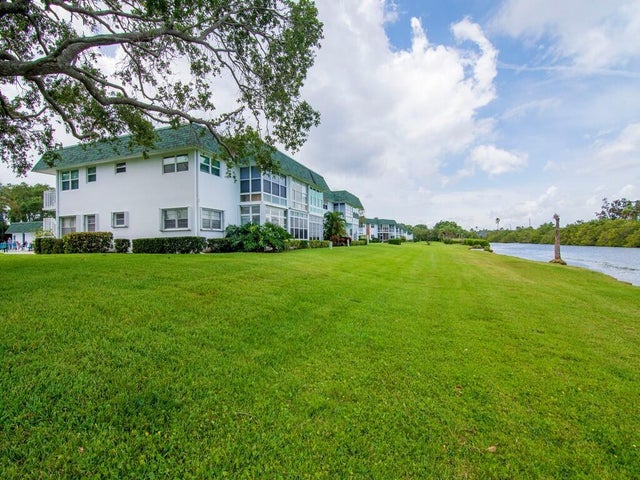 4 of 28 - 2800 Indian River Boulevard #f8, Vero Beach, FL
