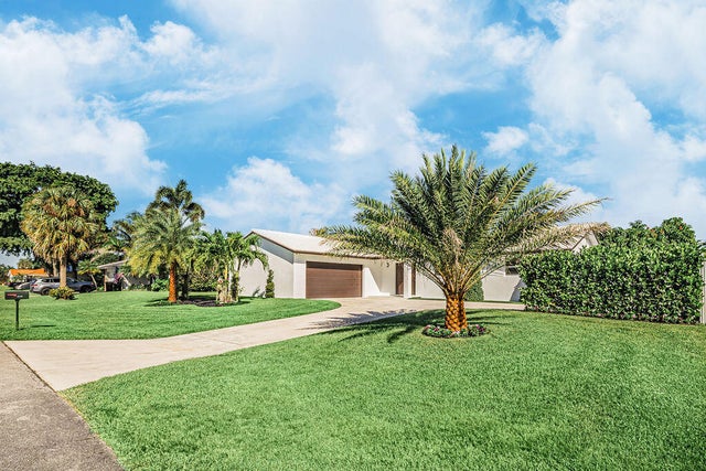 4 of 40 - 1881 Caribbean Road W, Lake Clarke Shores, FL