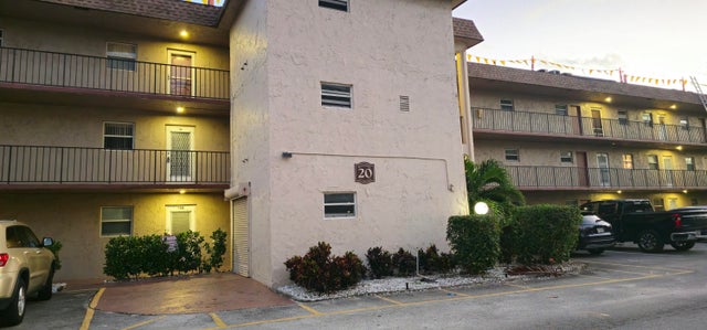 1 of 16 - 721 Lori Dr #105, Palm Springs, FL