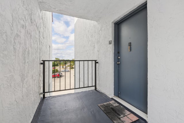 3 of 35 - 2860 Somerset Drive #307k, Lauderdale Lakes, FL