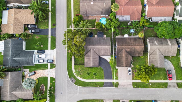 3 of 34 - 7527 Sw 7th Street, North Lauderdale, FL