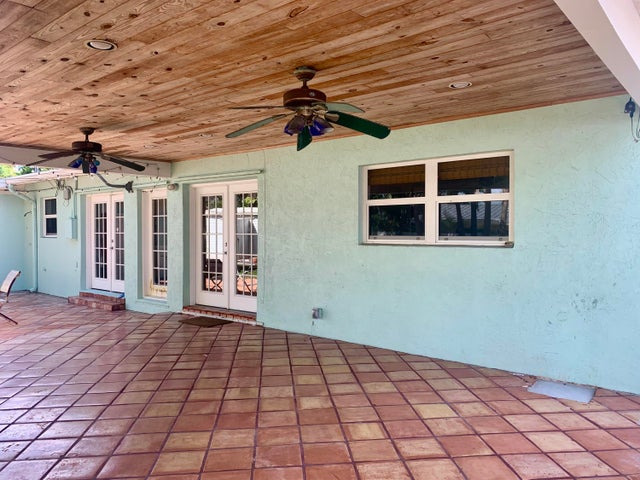 4 of 31 - 1423 Crest Drive, Lake Worth, FL