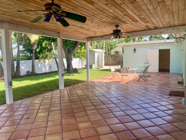5 of 31 - 1423 Crest Drive, Lake Worth, FL
