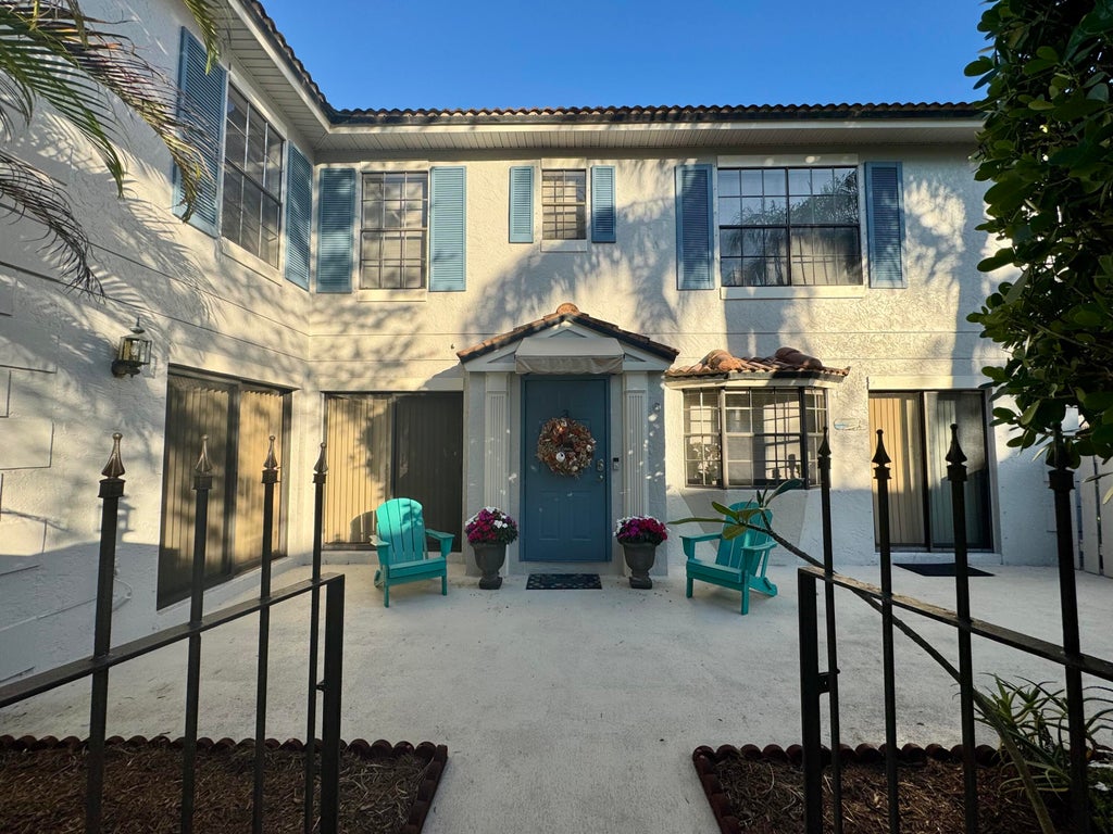 386 Prestwick Cir #3, Palm Beach Gardens