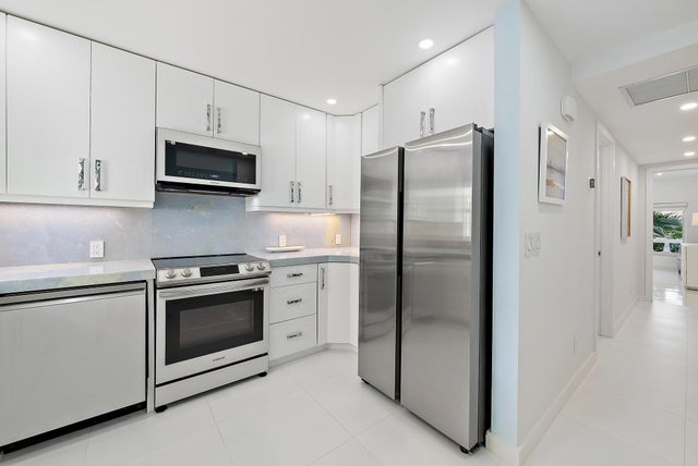 4 of 32 - 300 S Ocean Boulevard #2e, Palm Beach, FL