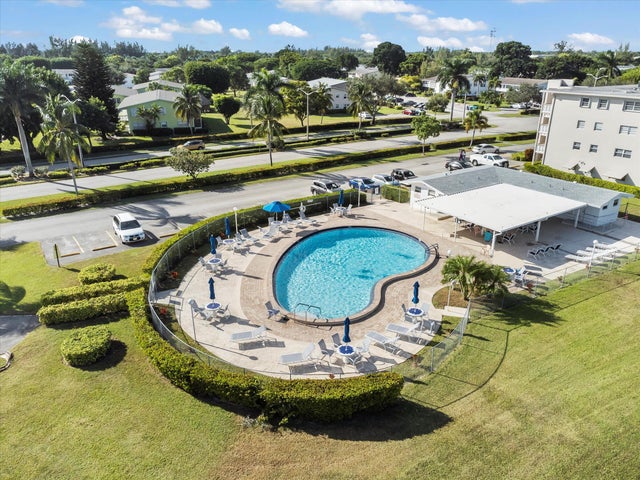 4 of 16 - 20 Sussex A, West Palm Beach, FL