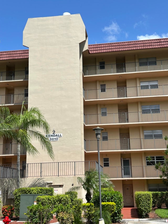 2 of 21 - 3810 E Via Poinciana #605, Lake Worth, FL