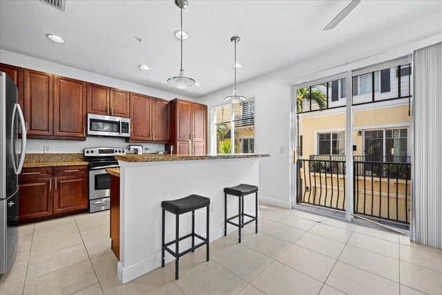 5 of 14 - 3807 Nw 5th Terrace, Boca Raton, FL