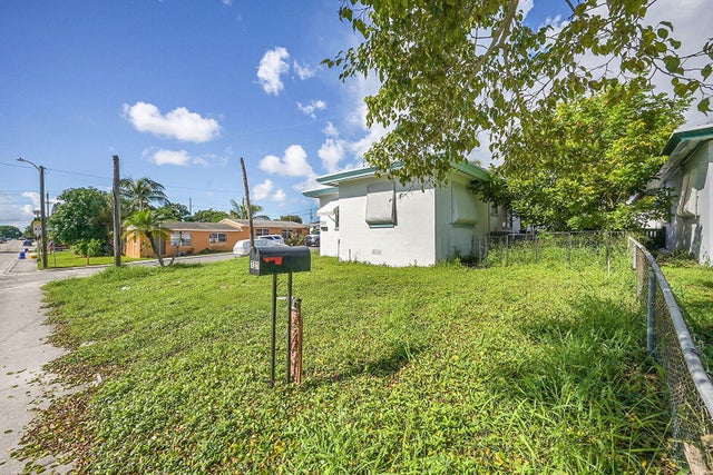 4 of 23 - 721 N A Street, Lake Worth Beach, FL