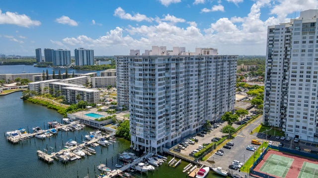 5 of 70 - 18051 Biscayne Boulevard #1104, Aventura, FL