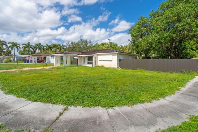 4 of 36 - 3301 Sw 20th Court, Fort Lauderdale, FL
