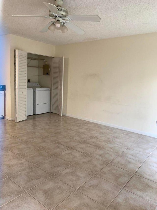 5 of 8 - 643 Executive Center Drive #q-102, West Palm Beach, FL