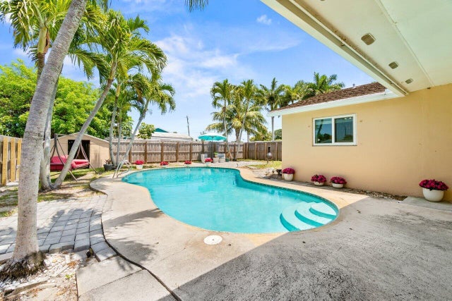 2 of 40 - 3187 Buccaneer Road, Lake Worth, FL