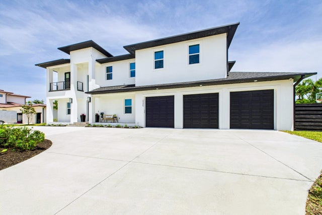 2345 N Riverside Drive, Melbourne