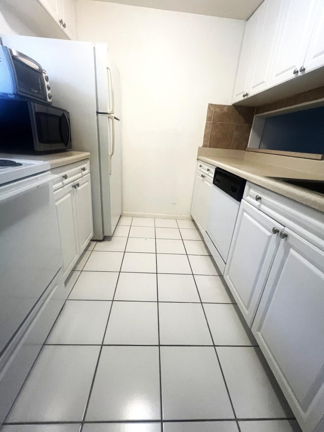 4 of 14 - 812 Sw 9th Street Circle #103, Boca Raton, FL