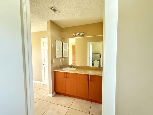 5 of 12 - 1997 Se Burgundy Lane, Port Saint Lucie, FL