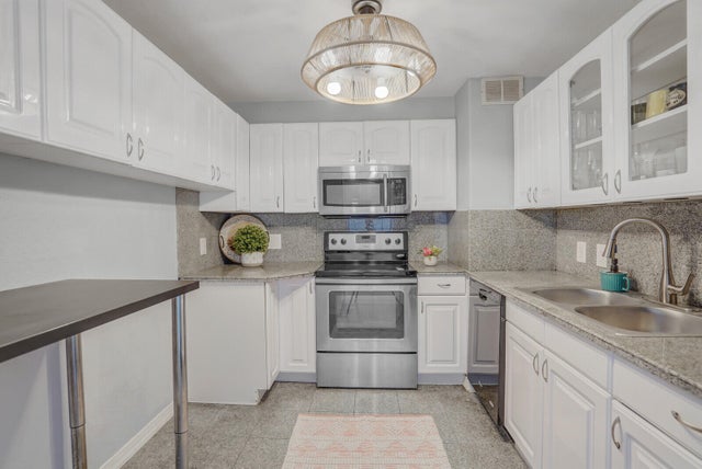 3 of 49 - 5600 N Flagler Drive #907, West Palm Beach, FL