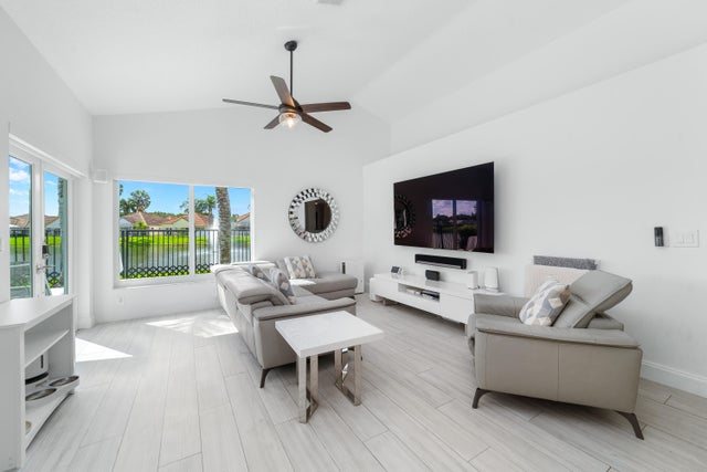 3 of 47 - 8950 Lake Park Circle N, Davie, FL