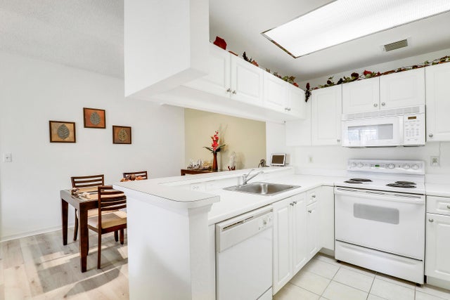 4 of 31 - 2802 Sarento Place #304, Palm Beach Gardens, FL