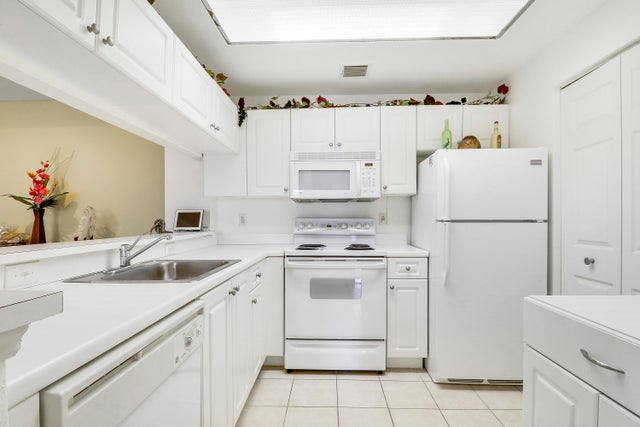 5 of 31 - 2802 Sarento Place #304, Palm Beach Gardens, FL