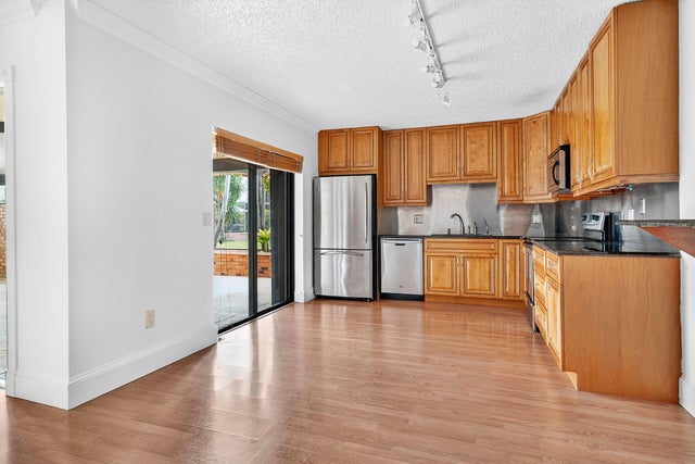 5 of 31 - 4572 Suburban Pines Drive, Lake Worth, FL