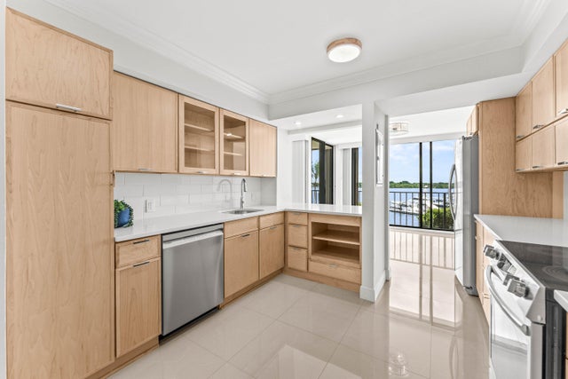 5 of 45 - 124 Lakeshore Drive #531, North Palm Beach, FL