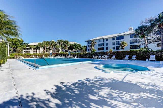 4 of 25 - 3516 Whitehall Drive #101, West Palm Beach, FL