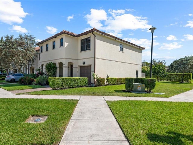 2 of 38 - 4664 Silver Saw Lane, Lake Worth, FL