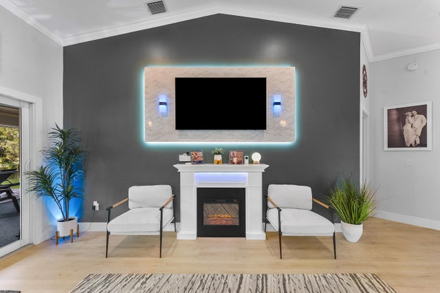 3 of 22 - 100 Royal Court, Royal Palm Beach, FL