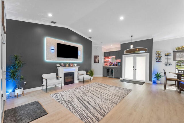 5 of 22 - 100 Royal Court, Royal Palm Beach, FL