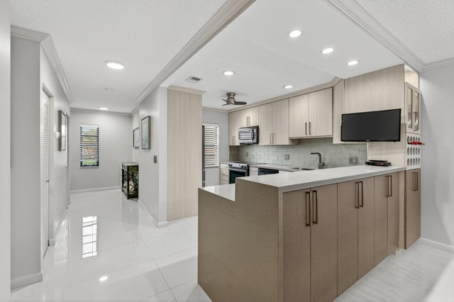 3 of 55 - 8450 Casa Del Lago #j, Boca Raton, FL