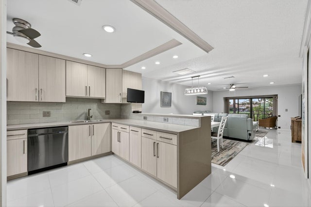 5 of 55 - 8450 Casa Del Lago #j, Boca Raton, FL