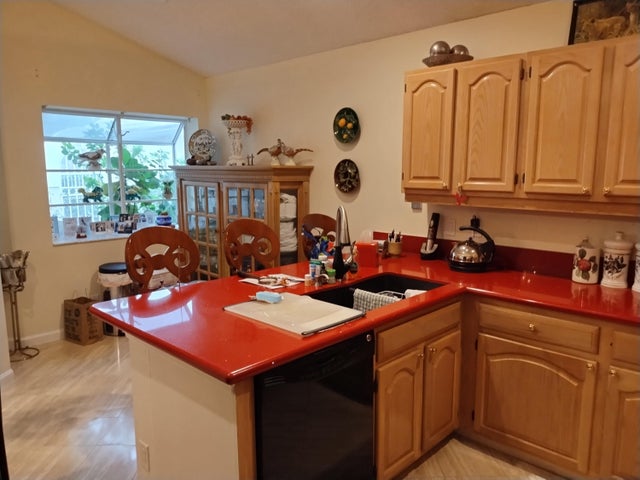 4 of 14 - 906 Dickens Place, West Palm Beach, FL