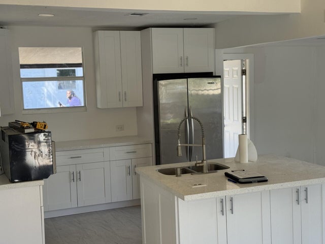 3 of 14 - 821 N B Street, Lake Worth Beach, FL