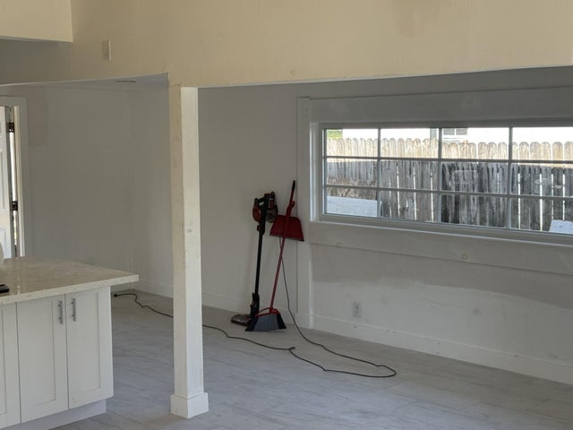 4 of 14 - 821 N B Street, Lake Worth Beach, FL