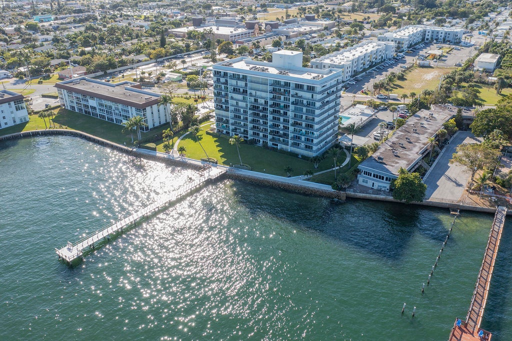 3040 Lake Shore Dr #502, Riviera Beach