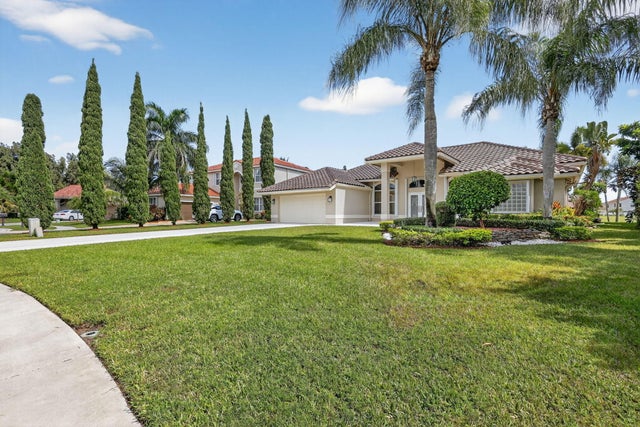 2 of 63 - 5609 Lake Shore Village Circle, Lake Worth, FL