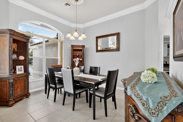 5 of 63 - 5609 Lake Shore Village Circle, Lake Worth, FL