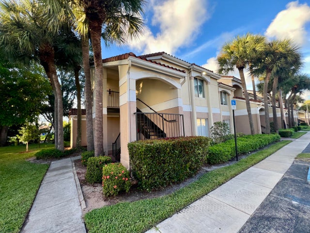 2 of 3 - 815 W Boynton Beach Boulevard #14-201, Boynton Beach, FL